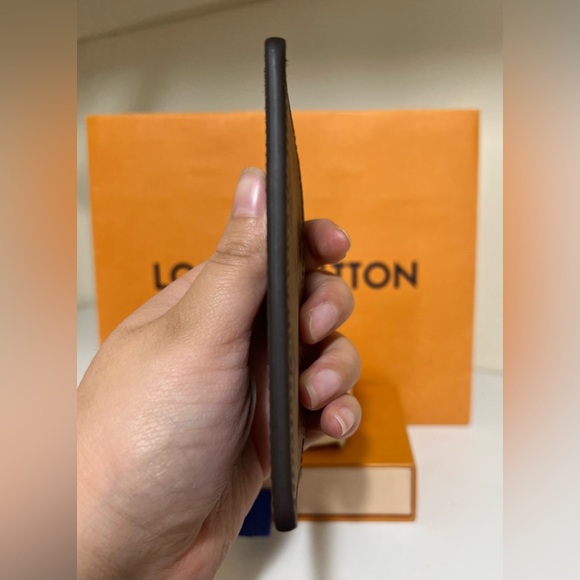 LV Reverse Monogram Card Holder - Picture 7 of 7